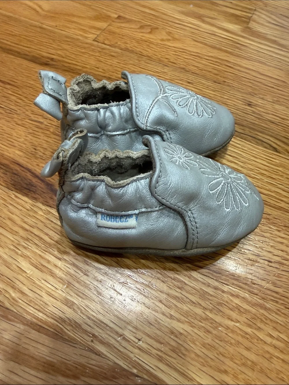 Robeez 0-6 month Metallic Silver Floral Leather Baby Crib Shoes